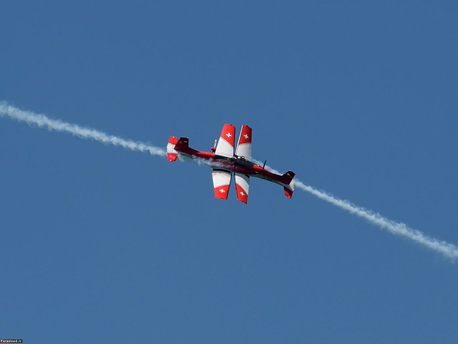 نمایش هوایی در روز فینال مسابقه تنیس سوئیس