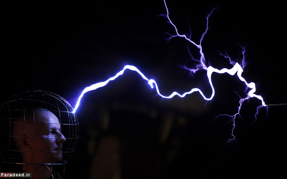 نوعی کلاه ایمنی در موزه علوم الکترونیکی در مینسک AFP/