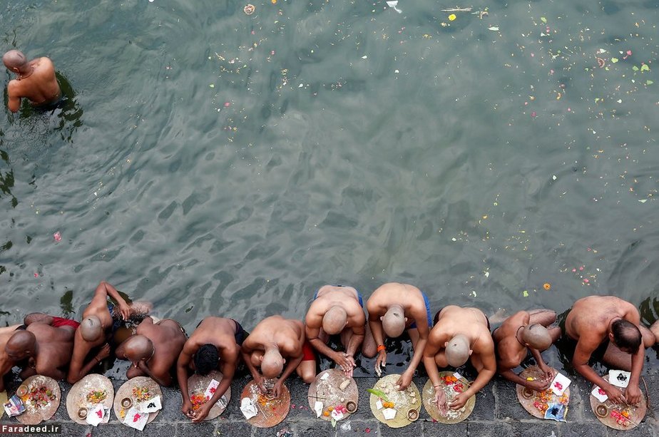 مراسم دعای هندوها؛ بمبئی