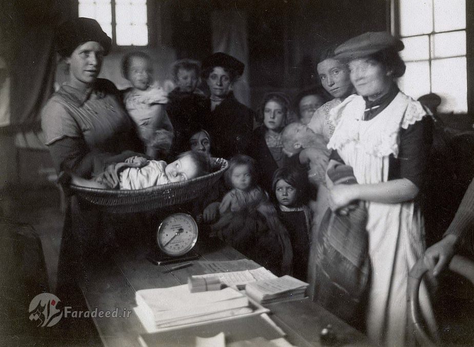 عکسی از زنان و فرزندان عضو جنبش در سال 1900