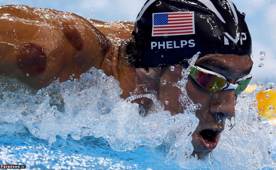 مایکل فلپس در مسابقه نیمه نهایی شنای 200 متر مردان
