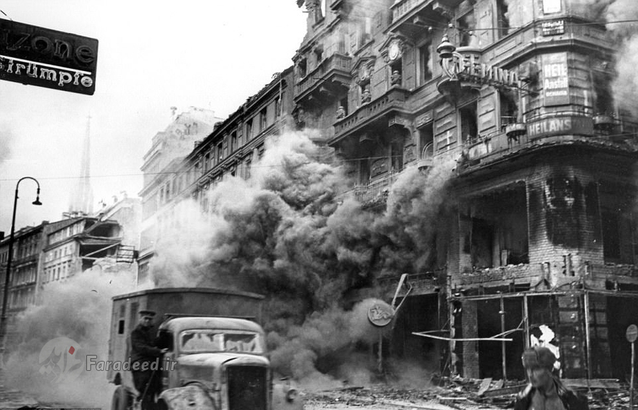 ارتش سرخ در حال جنگ با آلمان نازی برای آزادسازی وین – آن‌‎ها وین را در 13 آوریل 1945 میلادی به اشغال خود درآوردند و به مدت 10 سال آن را در کنترل خود داشتند