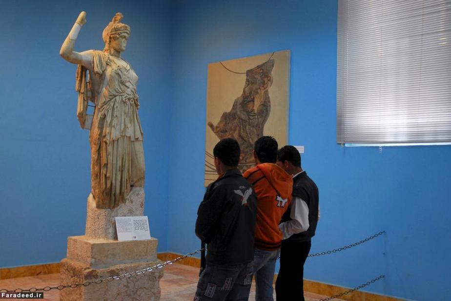 مجسمه یونانی در موزه 