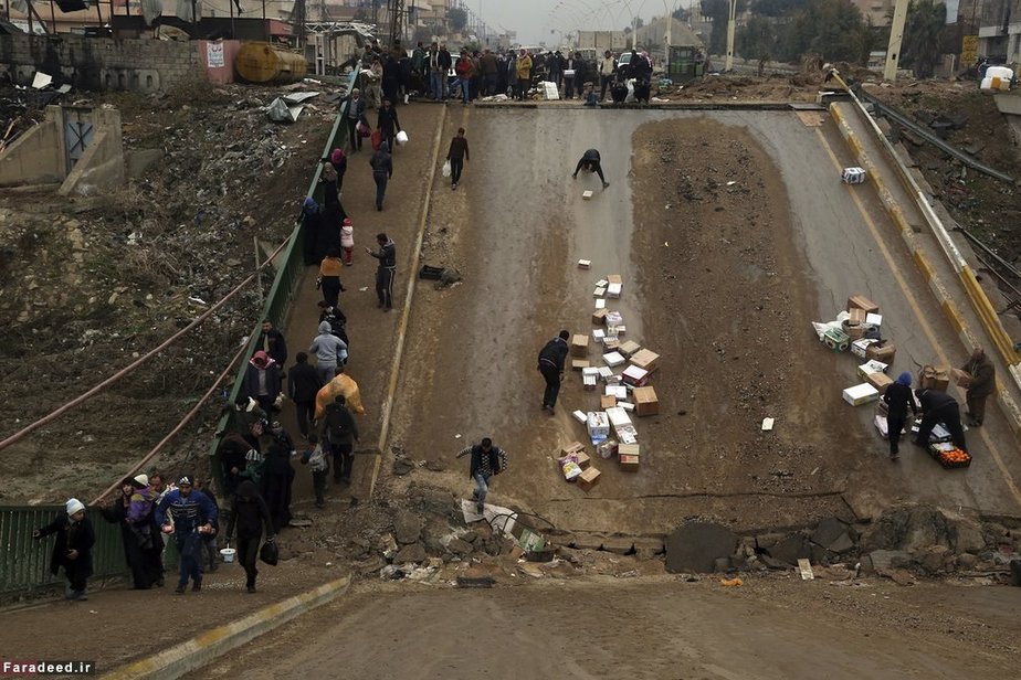 عبور از پل خراب شده توسط داعش؛ موصل