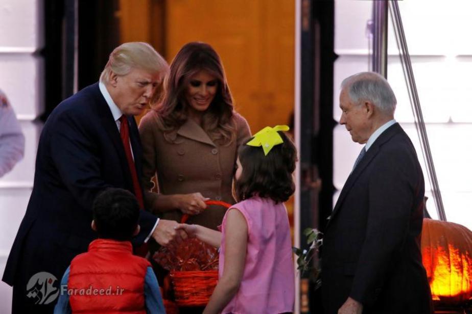 دادستان کل آمریکا (جف سشنز) به همراه دونالد ترامپ و ملانیا ترامپ در کنار کودکان در مراسم جشن