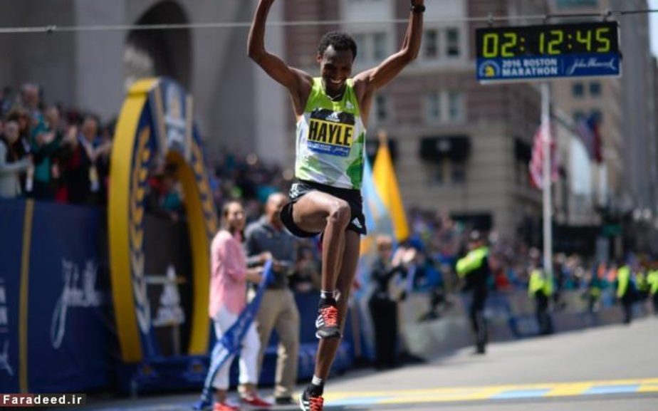 دونده‌ای از اتیوپی در مسابقه ماراتن مردان؛ بوستون