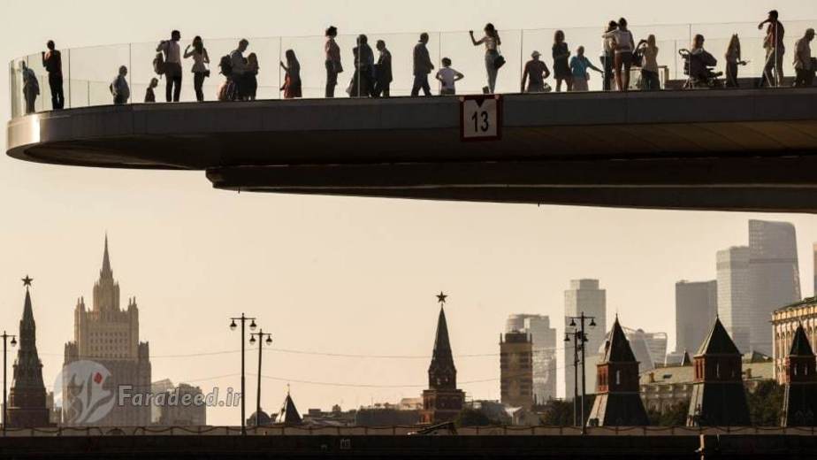 پل شناور ۷۰ متری در پارک 