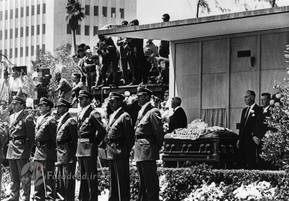 مراسم تشییع و خاکسپاری مرلین مونرو در گورستان