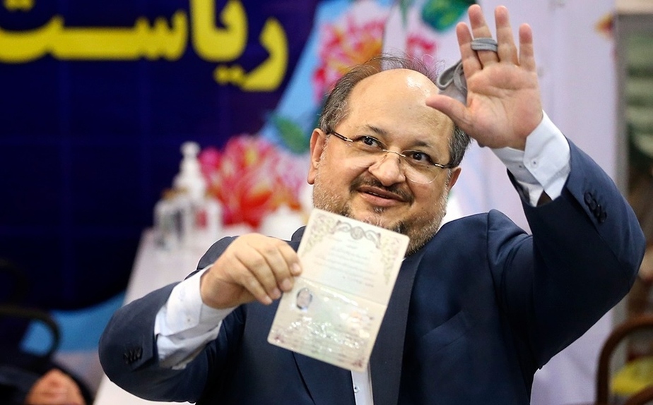 محمد شریعتمداری در آخرین روز ثبت نام انتخابات سیزدهمین دوره ریاست جمهوری. عکس: فارس، مهدی مریزاد