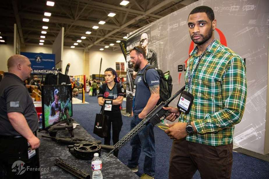 آنتونی تالبرت دارای یک تفنگ نیمه اتوماتیک سبک AR-15 است