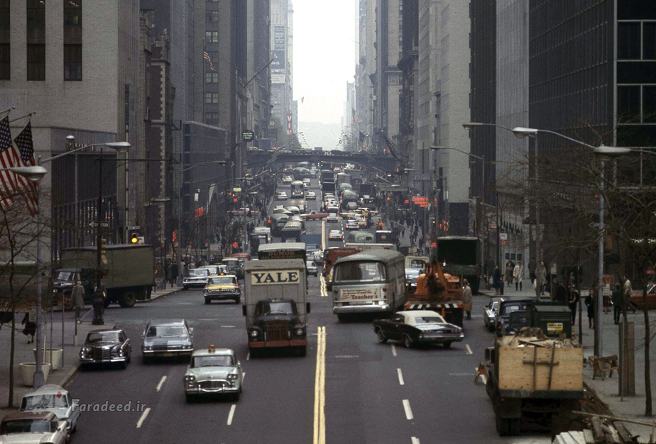 نمایی از خیابان 42 شرقی نیویورک در ماه نوامبر