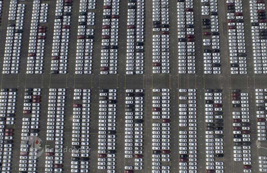 تصویر هوایی ماشین های شورولت را در پارکینگ جنرال موتورز در شنیانگ نشان می دهد.