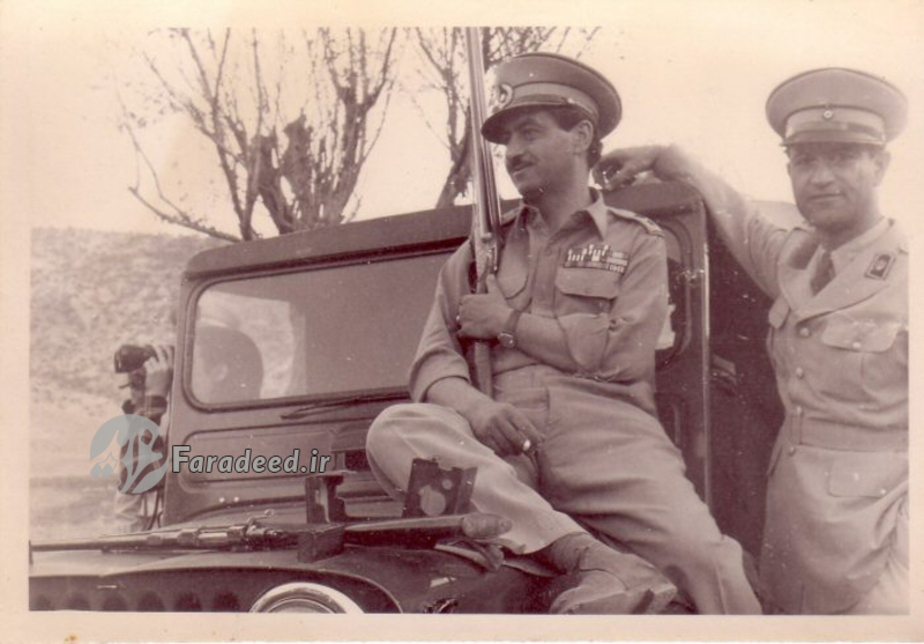 تیمور بختیار در سال 1326؛ او در این سال وارد دانشگاه جنگ شد و دورهٔ دافوس را گذراند. 