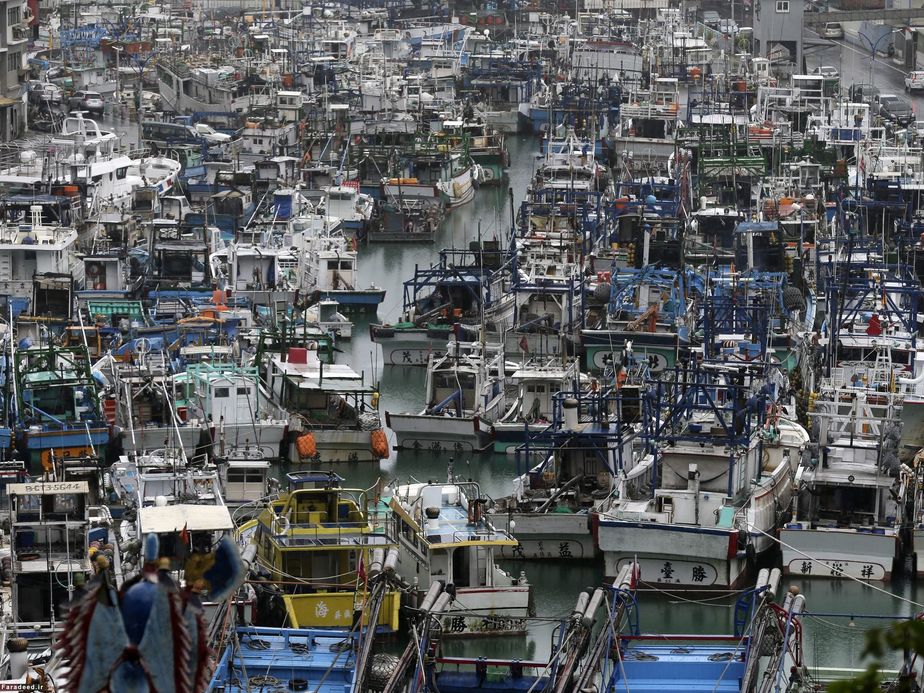 قایق‌های ماهیگیری در بندر، پس از گردباد ییلان