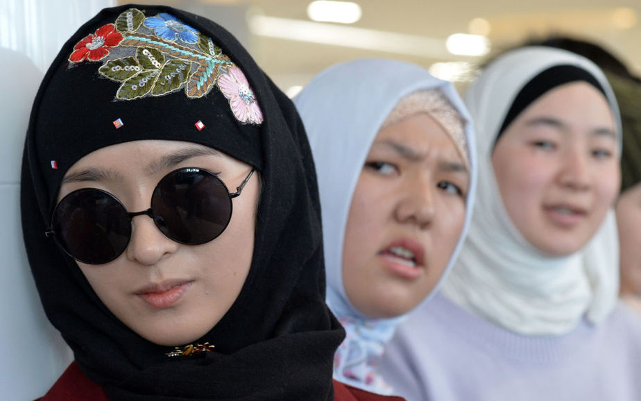 زنان قرقیز در مراسم روز جهانی حجاب در بیشکک