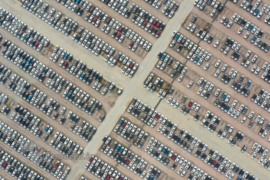 ماشین های کمپانی نیسان در یک انبار در گوآنژو، استان گوآندونگ