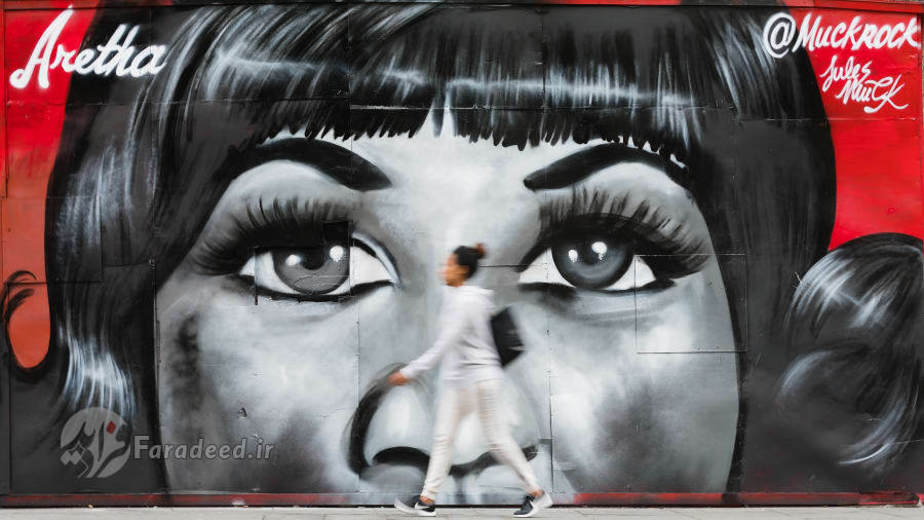 نقاشی خیابانی اثر جول ماس در شرق لندن