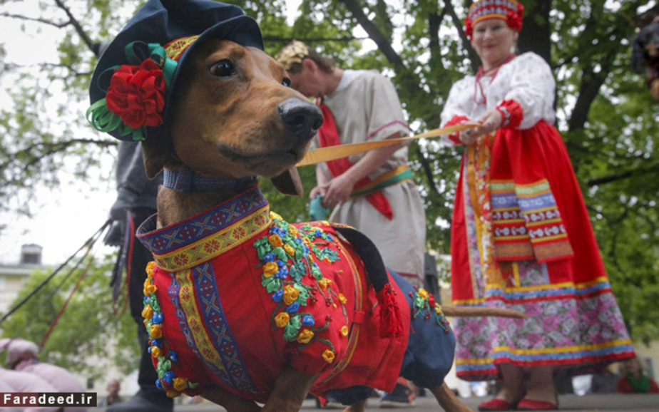 شرکت در رژه با لباس سنتی؛ روسیه