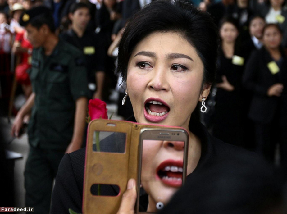 تاکسین شیناواترا، نخست‌وزیر پیشین تایلند در راه دادگاه عالی بانکوک