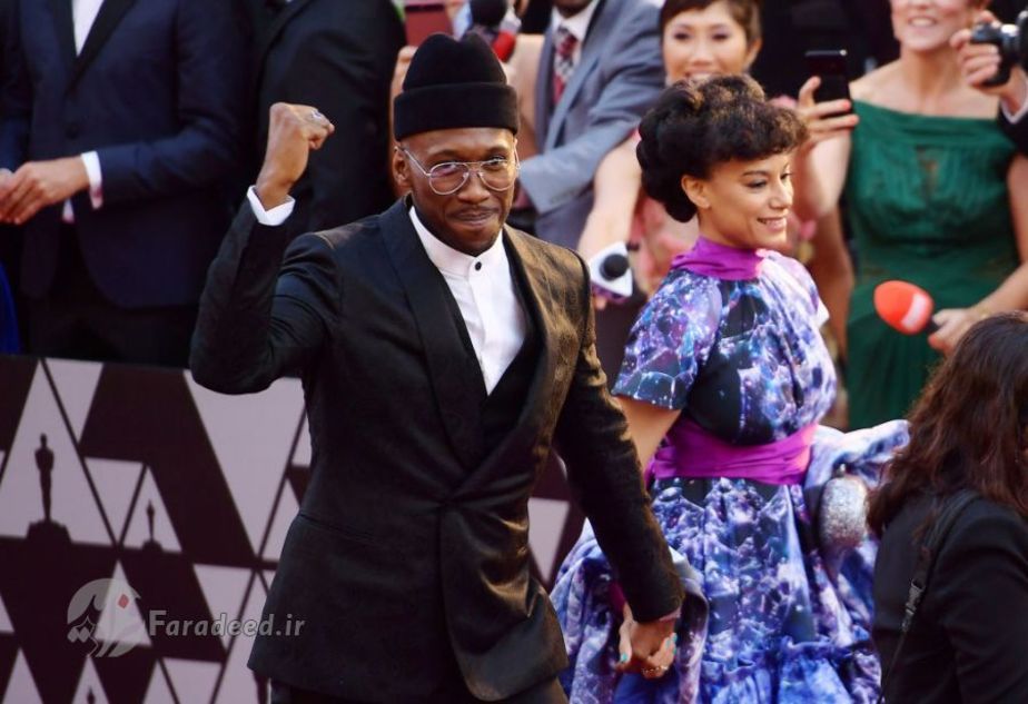 ماهرشالا علی و همسرش. علی دومین جایزه ی اسکار خود را به خاطر بازی در فیلم «کتاب سبز» به خانه برد.