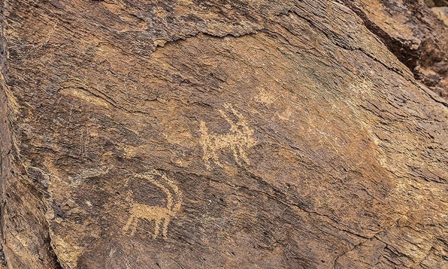 سنگ نوشته های سنگی