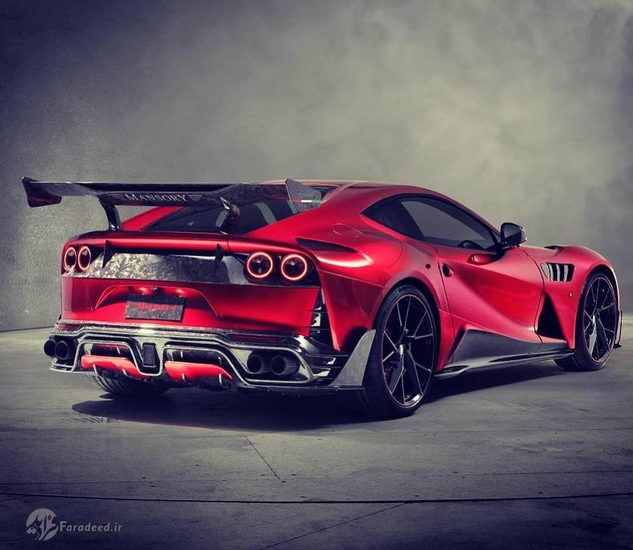 نمای عقب فراری سوپرفست با باله بزرگ مسابقه‌ای 