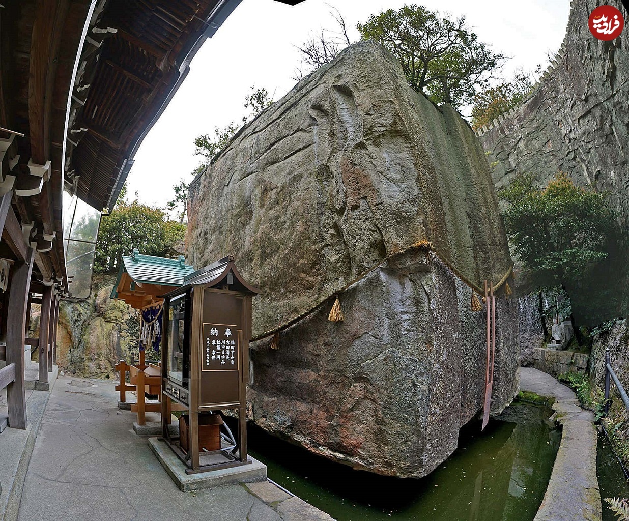 Ishi-no-hoden___石の宝殿_-_panoramio_(8)