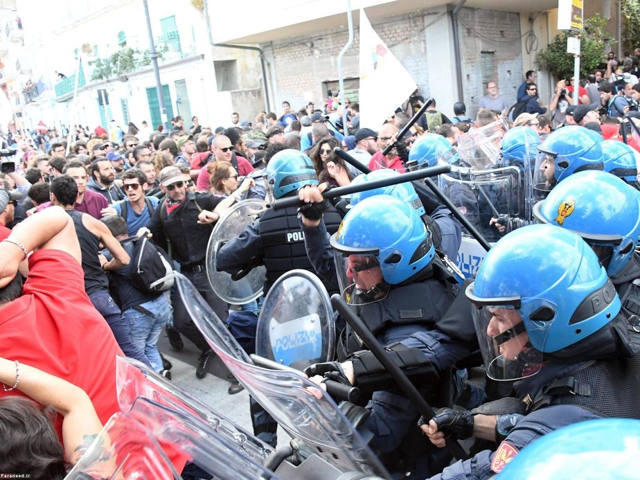 برخورد پلیس با تظاهرکنندگان در سیسیل