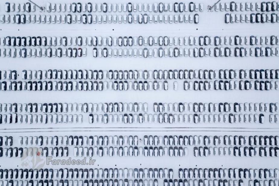 ماشین های یک پارکینگ در یانتای، استان شندونگ، بعد از بارش برف