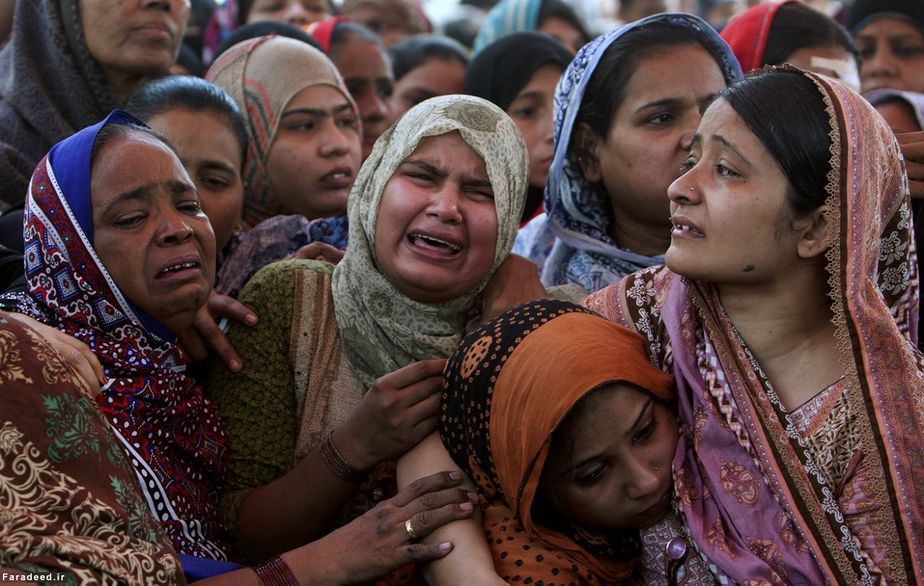 سوگواری برای قربانی انفجار بمب در کراچی