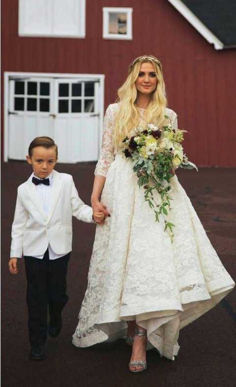 اشلی سیمپسون در لباس عروس Houghton Bridal