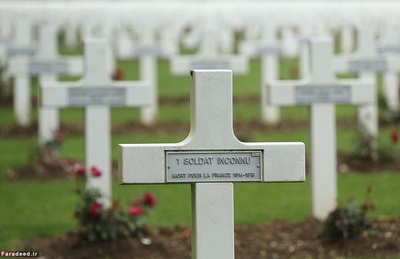 صلیب‌های فراوانی برای گرامیداشت یاد آن سربازان نصب شده‌اند. بر روی یکی از آن‌ها (تصویر) نوشته شده: «یک سرباز گمنام که بین سال‌های 1914 تا 1918 جانش را برای فرانسه از دست داد.»